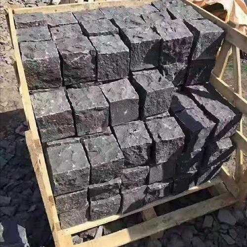 弹石50*50*50 昊鑫石材 自然面方块石 花岗岩五莲红马蹄石